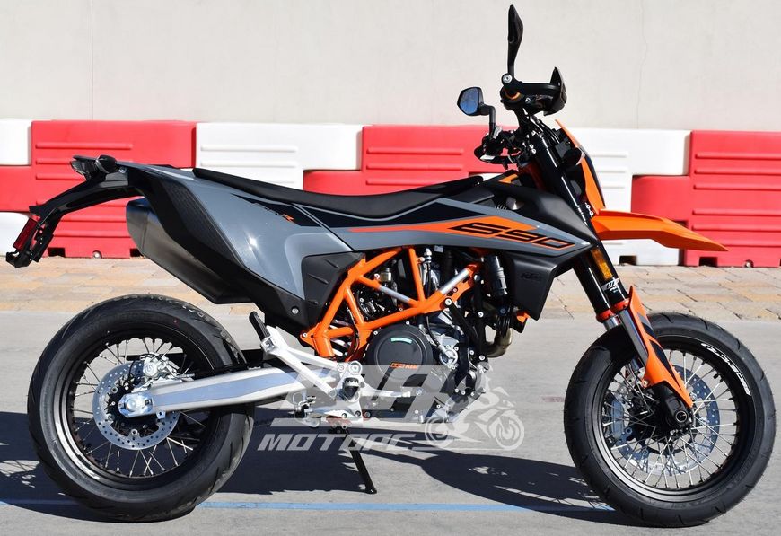 Мотоцикл KTM 690 SMC R, Черно-оранжевый