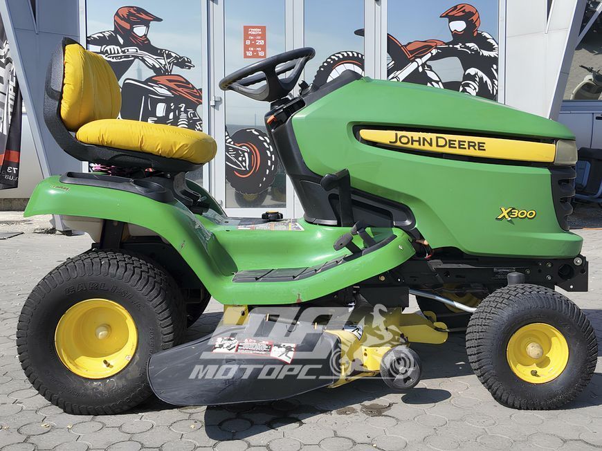 Газонокосарка John Deere X 300
