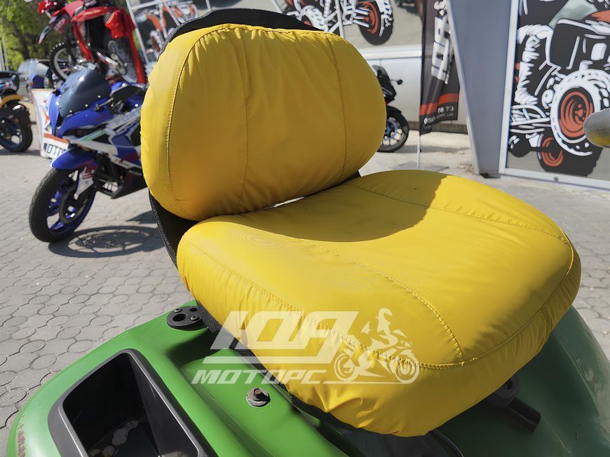 Газонокосарка John Deere X 300