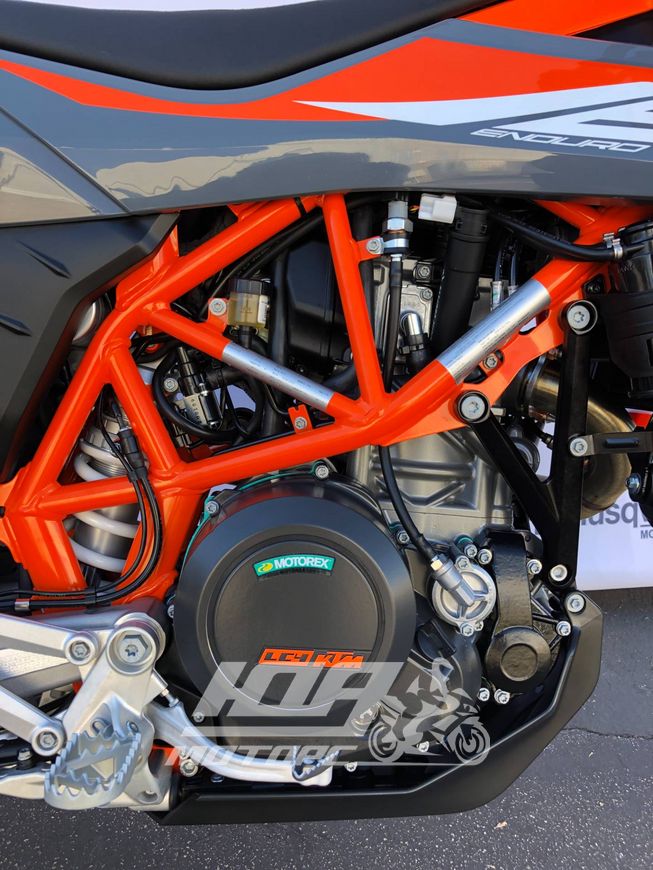 Мотоцикл KTM 690 ENDURO R, Чорно-жовтогарячий