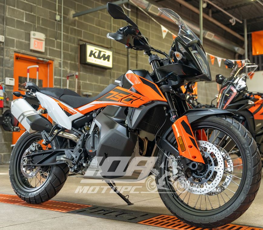 Мотоцикл KTM 790 ADVENTURE, Черный с бело-оранжевый