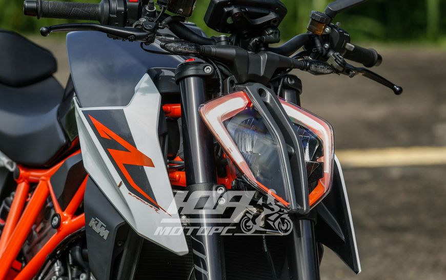 Мотоцикл KTM 1290 SUPER DUKE R, Черно-оранжевый