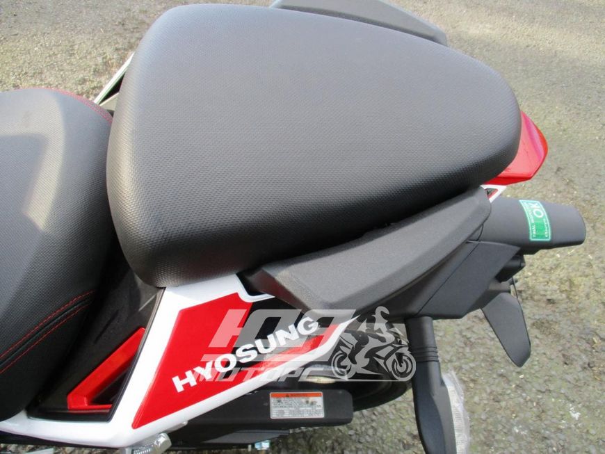 Мотоцикл HYOSUNG GD250R (EXIV 250R), Біло-червоний