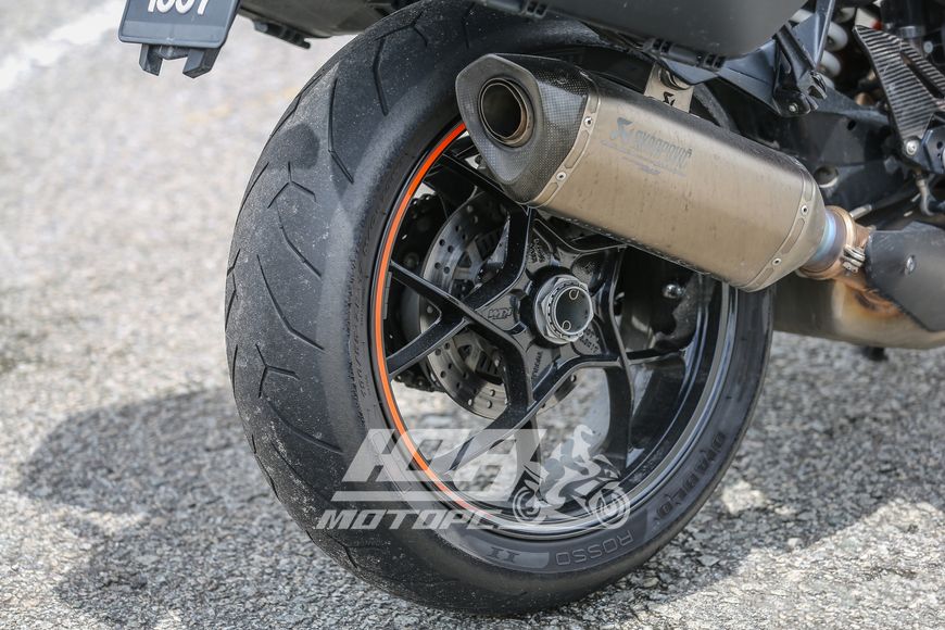 Мотоцикл KTM 1290 SUPER DUKE GT, Чорно-жовтогарячий
