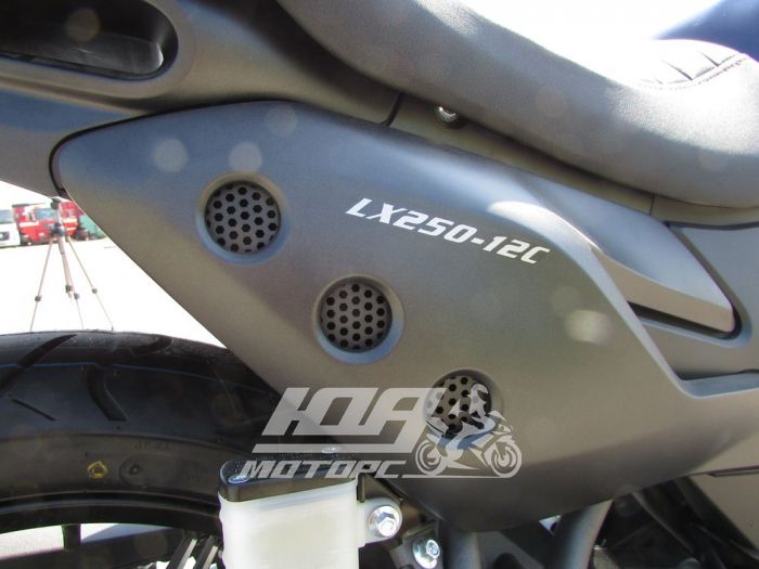 Мотоцикл LONCIN LX250-12C AC4