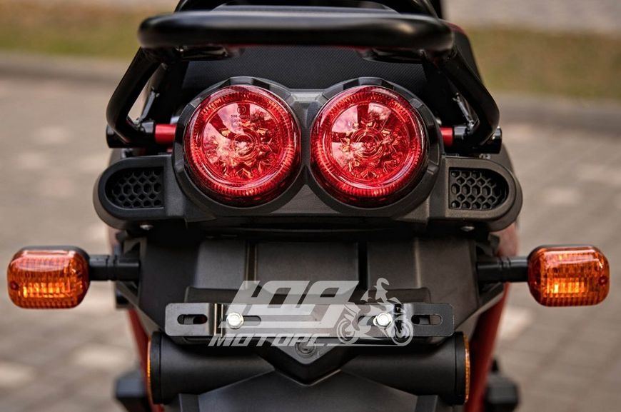 Скутер Skybike Quest 150, Червоно-чорний
