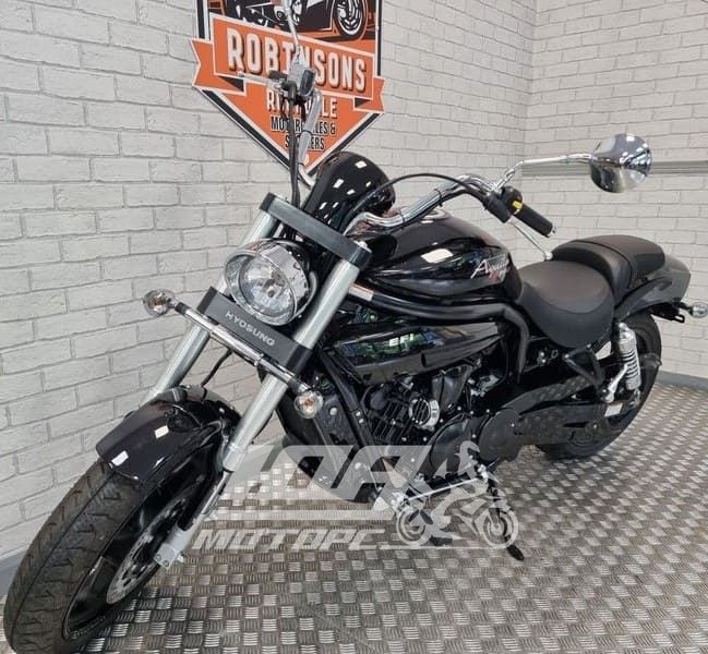 Мотоцикл HYOSUNG GV650 (GV650 AQUILA PRO), Чорний