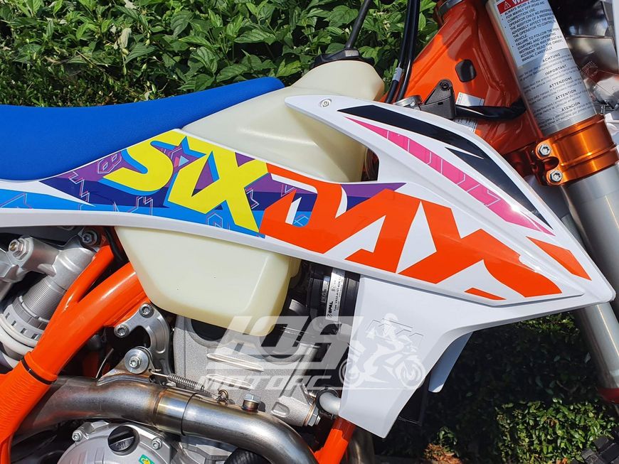Мотоцикл KTM 250 EXC SIX DAYS TPI, Білий з синьо-жовтогарячий
