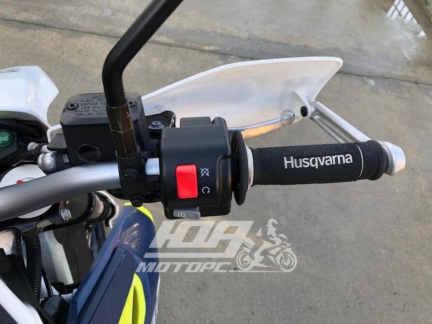 Мотоцикл HUSQVARNA 701 SUPERMOTO (2020 г.), Белый с сине-желтым