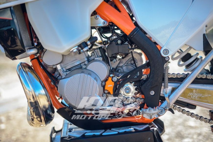 Мотоцикл KTM 300 EXC TPI ERZBERGRODEO, Черный с бело-оранжевый