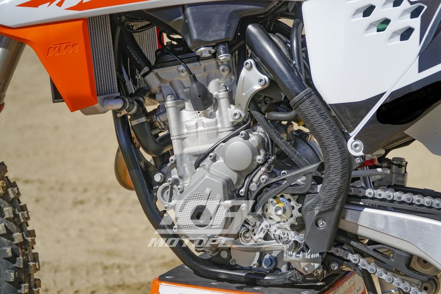 Мотоцикл KTM 250 SX, Білий з синьо-жовтогарячий