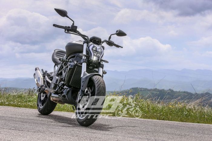Мотоцикл BENELLI 502C ABS ON-ROAD, Чорний