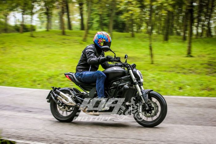 Мотоцикл BENELLI 502C ABS ON-ROAD, Черный
