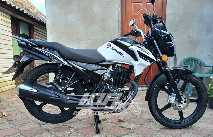 Мотоцикл SPARK SP150R-13, Черно-белый