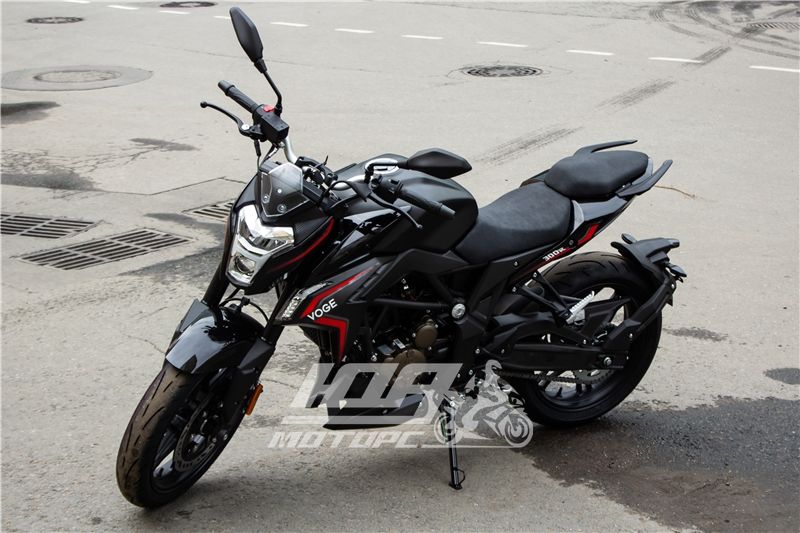 Мотоцикл VOGE 300R (LONCIN LX300-6 CR6), Чорний з червоним