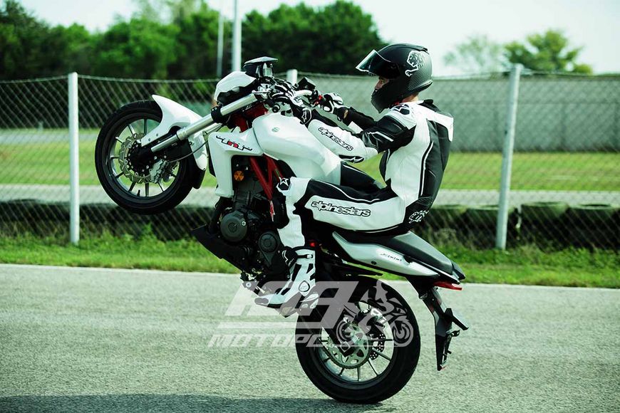 Мотоцикл BENELLI TNT 300, Бело-красный